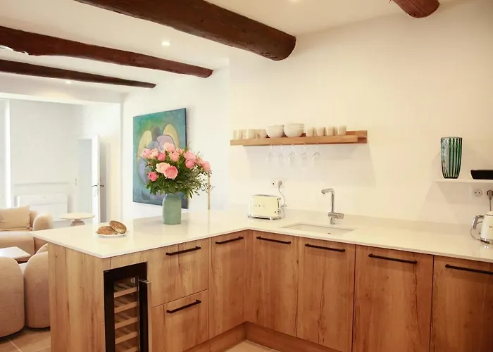 3br On The Remparts Of - Sea & Mountain View *